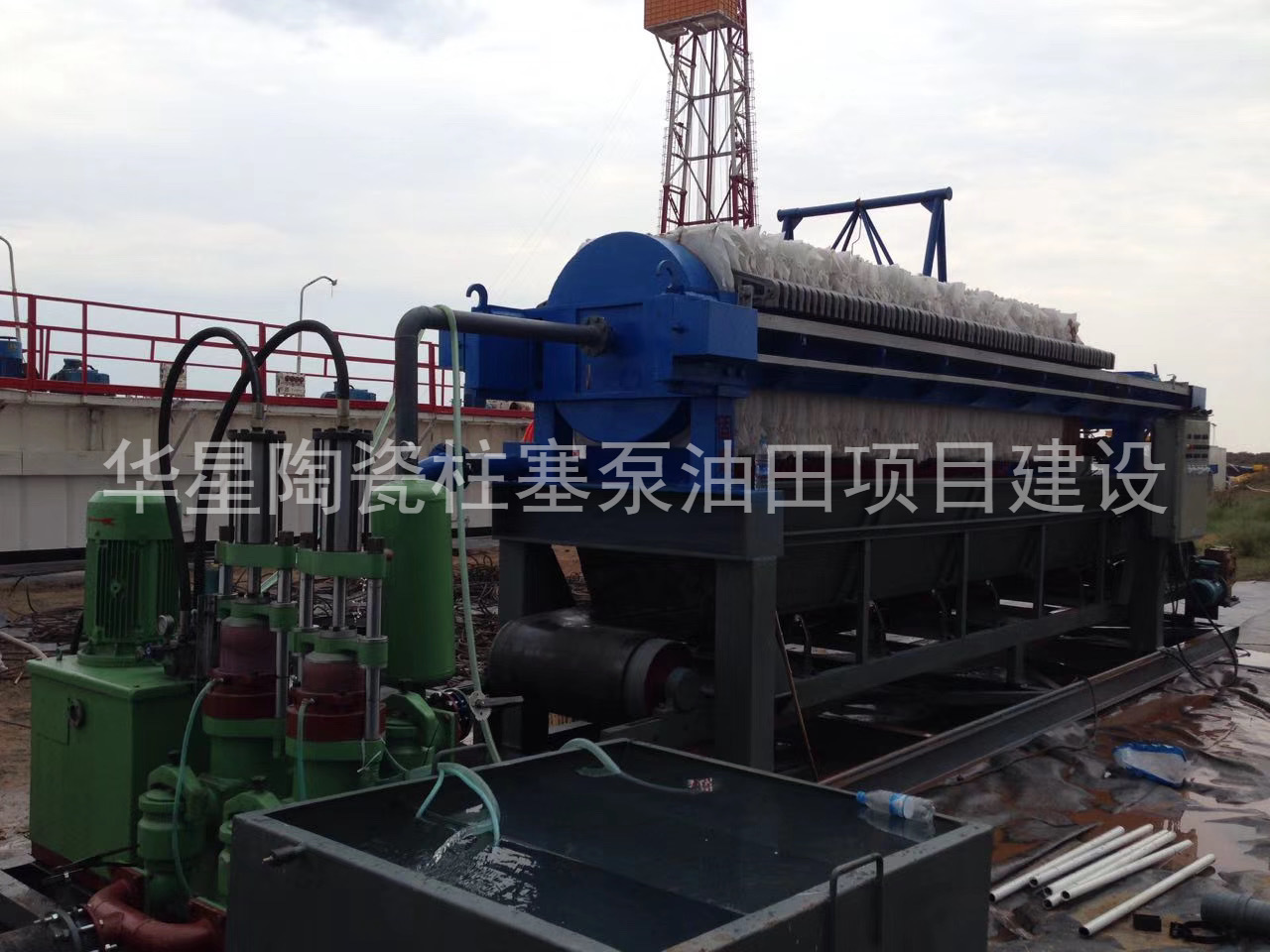 陶(tao)瓷柱(zhu)塞泵(beng)使用(yong)現場(chang)油田(tian)項目(mu)建設(she)