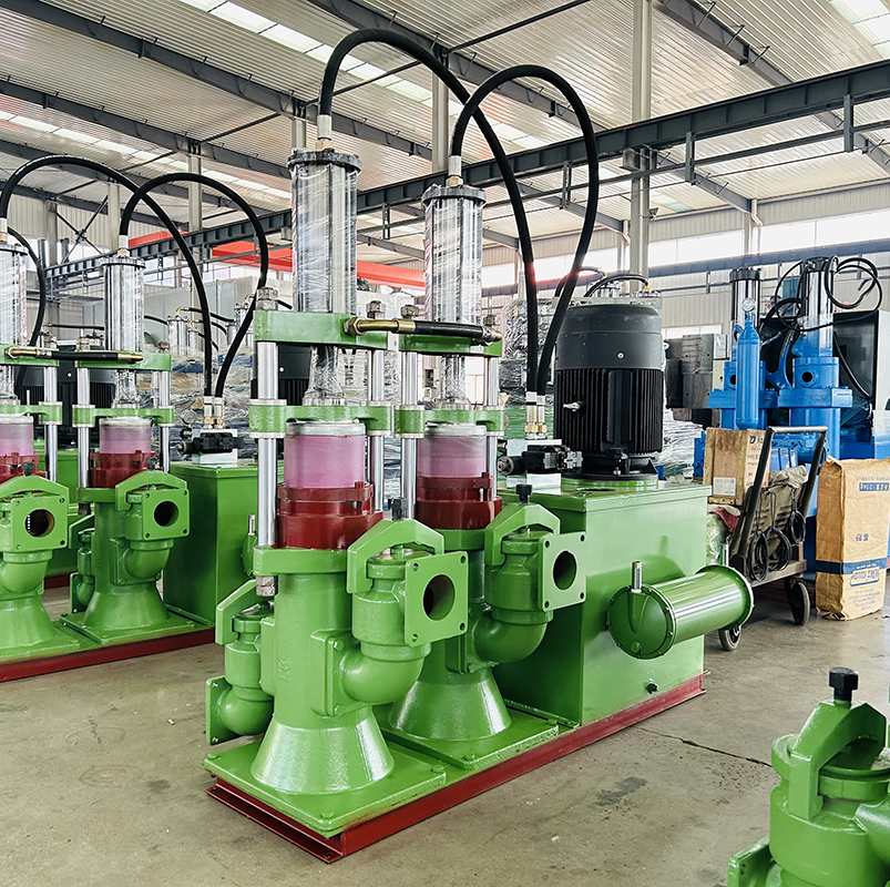 YB200液壓陶(tao)瓷柱塞(sai)泵3