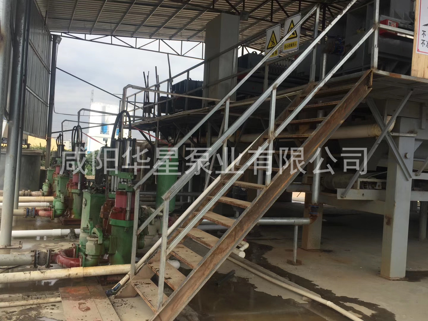 壓(ya)濾機(ji)入料(liao)泵結(jie)構簡(jian)單、易(yi)維修(xiu)、結構(gou)設計(ji)