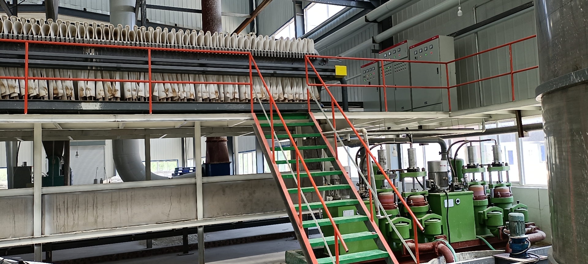 油(you)壓陶瓷柱(zhu)塞泥漿泵(beng)