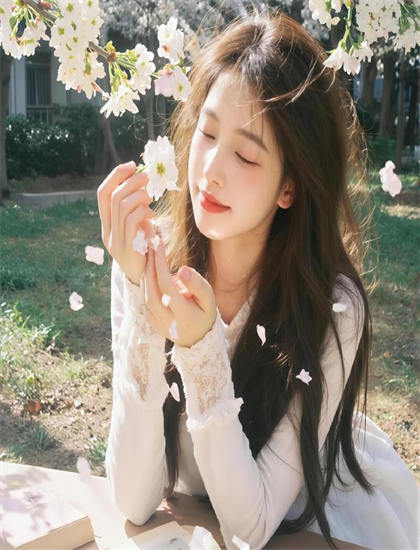 日韩一卡二卡三卡四卡无卡免费视频电影_一闪一闪亮星星电视剧免费观看_裴总每天都想父凭子贵免费观看